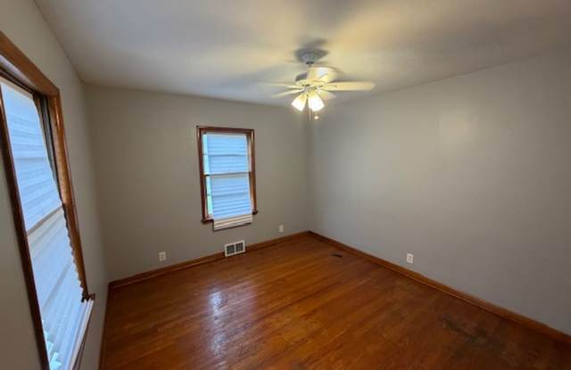 Must-See Rental! Move-in ready 4 BR / 2 BA Gallery 4