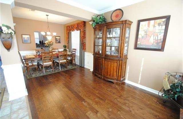1900 Thompson Court Gallery 3
