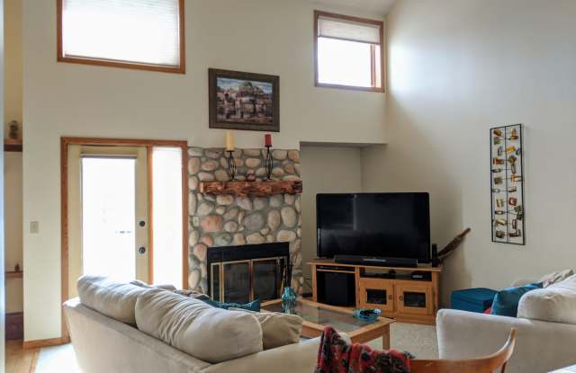 4128 Meadowlark Way Gallery 4