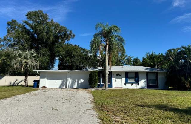 2/2 with Fenced Yard, Garage and Laundry, Available Now! photos photos