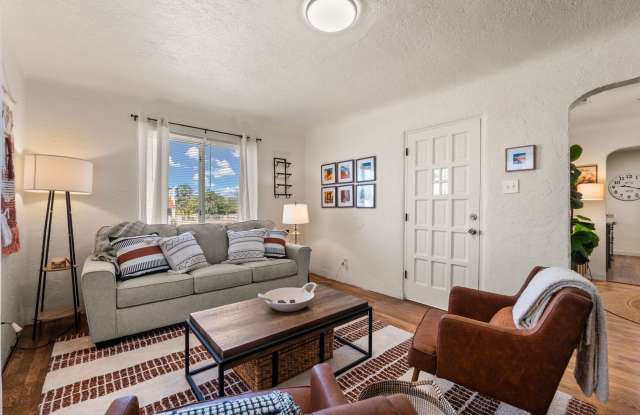 Charming 2 Bedroom Home Gallery 1