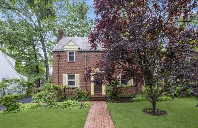 Beautiful Updated 3 BR/2.5 BA single-Family Home in College Park! photos photos