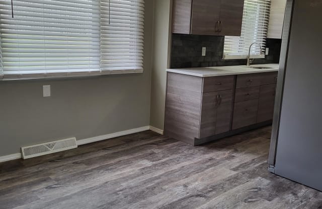 1228 W Lombard Gallery 4