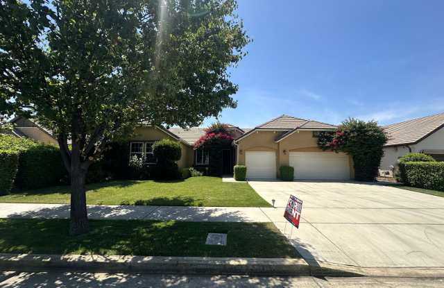 NW Spacious Visalia Home Coming Soon! photos photos