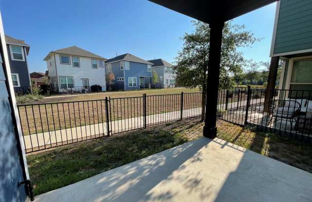 Beautifully Maintained Plum Creek Home in Gated Section! Gallery 4