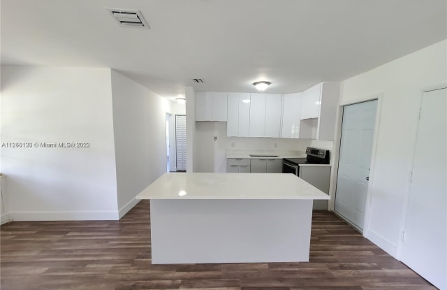 1770 NE 170th St - 1770 NE 170th St, North Miami Beach, FL 33162
