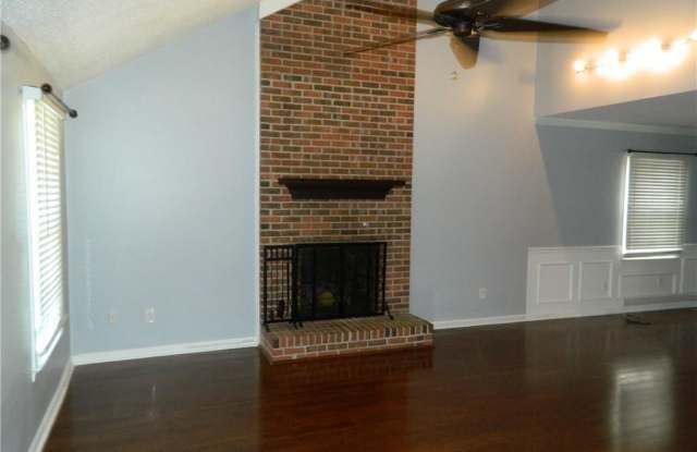1820 Sydenham Trail Gallery 4