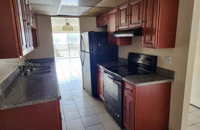 3120 N Pine Island Rd photos photos