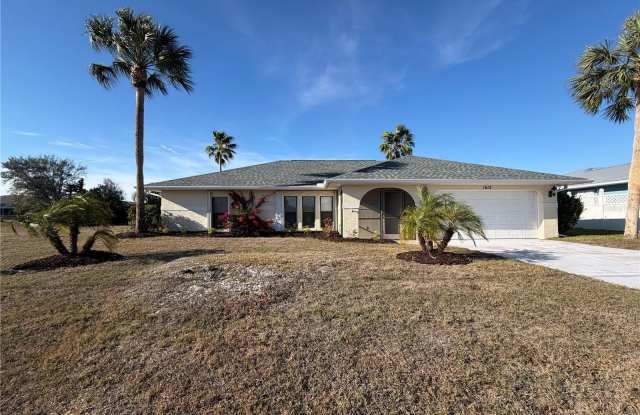 1612 BLUE LAKE Circle Gallery 1
