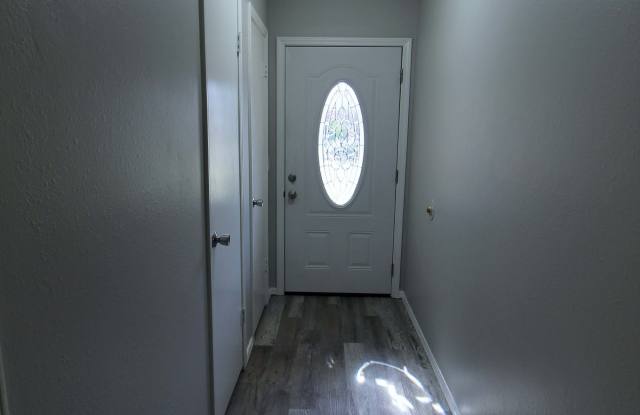 737 Red Oak Terrace Gallery 3