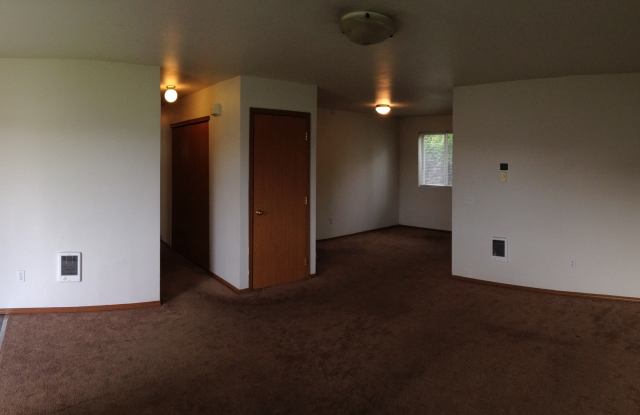 One Block from CWU! - Offering 1st Month's Rent Half-Off! Gallery 4
