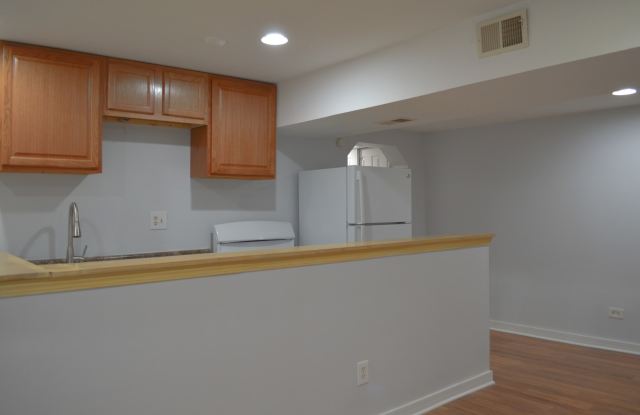 3311 South Calumet Avenue South #GARDEN Gallery 3