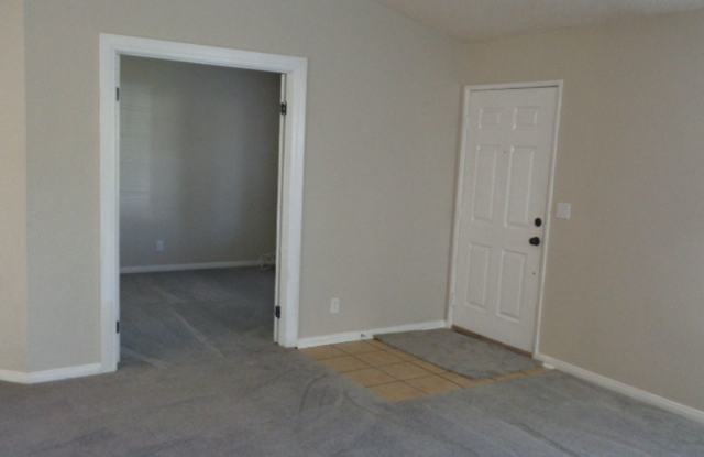 Beautiful One Story Home in Rosamond in Excellent Condition Gallery 4