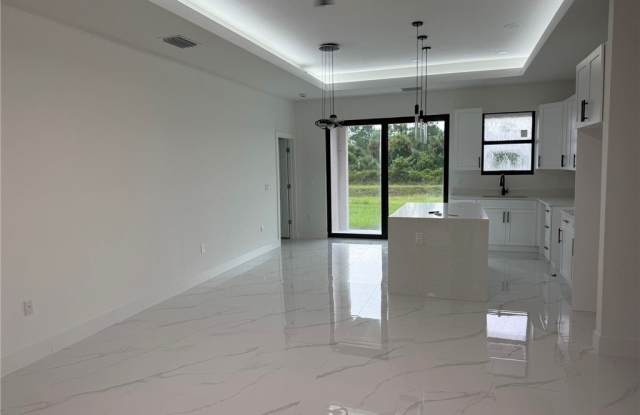 926 Danube Street Gallery 3