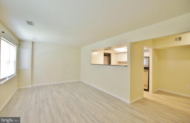 8612 WALUTES Circle Gallery 2