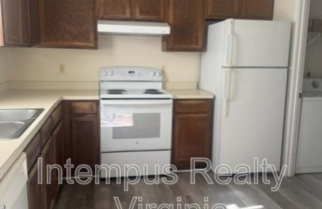 410 Forest Ct Gallery 4