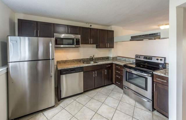 3-bed Town Home - Boston Landing with Swimming Pool  Backyard  Parking - Pet Friendly - 142 North Beacon Street, Boston, MA 02135