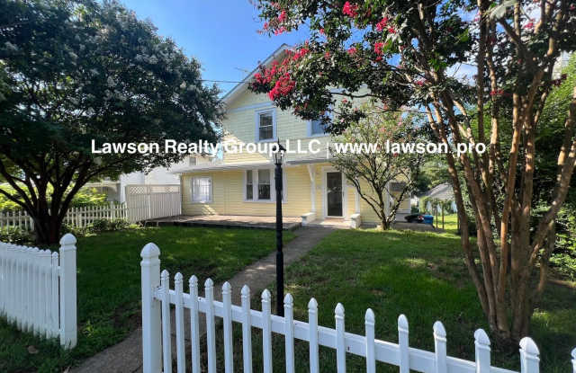 Charming Grandin Court House with Detached Garage and In Law Suite Gallery 4