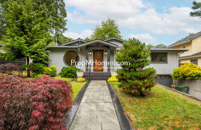 Unique Luxury Three Bedroom Home in Hallinan! photos photos