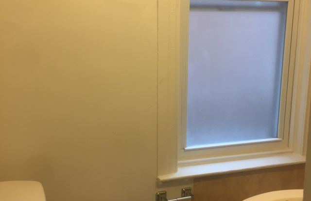 1st Floor 1 Bedroom, Parking-East End of York City! Gallery 3