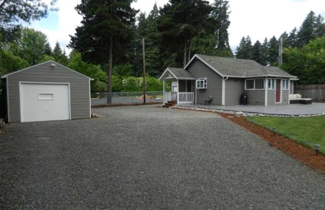 2 Bed/1 Bath Private Remodeled Home in desirable Jennings Lodge Neighborhood. Gallery 3