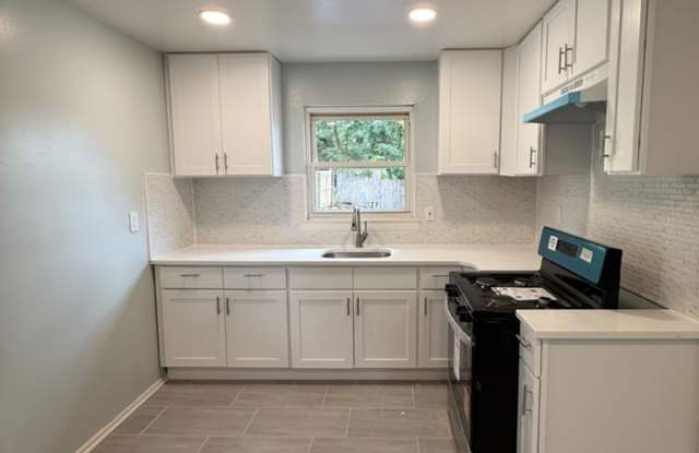 329 West Broadway photos photos