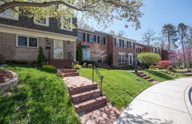 8203 Taunton Place - 8203 Taunton Place, West Springfield, VA 22152