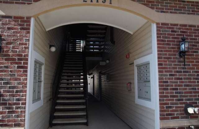 21191 MCFADDEN SQ Gallery 2