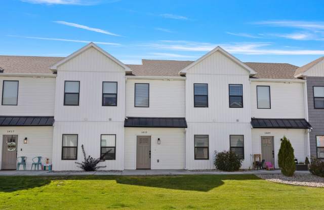 AMMON 3 BED 2 BATH TOWNHOME WITH 2 STALL GARAGE ATTACHED. photos photos