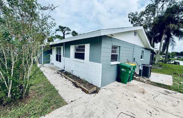 Beautiful Fully Remodeled Waterfront Duplex – 2 Bed, 1.5 Bath Gallery 4