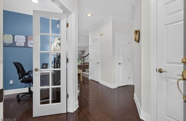 90 Winged Foot Dr Gallery 4