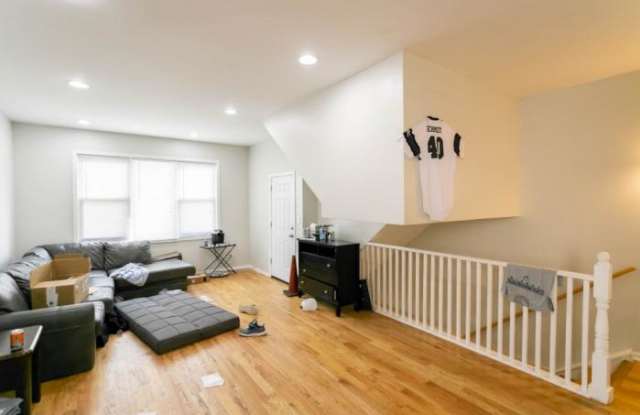 2048 W Washington Gallery 2