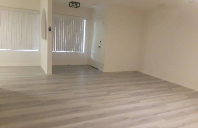 800 Termino Ave., #3 - 03 Gallery 4