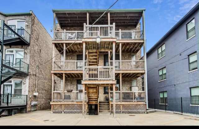 Charming 2BR Condo in Bronzeville neighborhood of Chicago Gallery 1