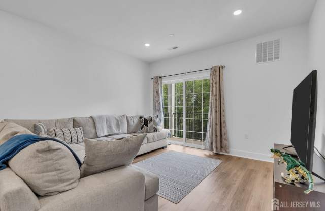 28204 Radford Court Gallery 2
