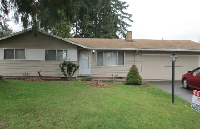 163 NE Lincoln Court ~ NEW Roof and Exterior Paint on this Classic Home! photos photos