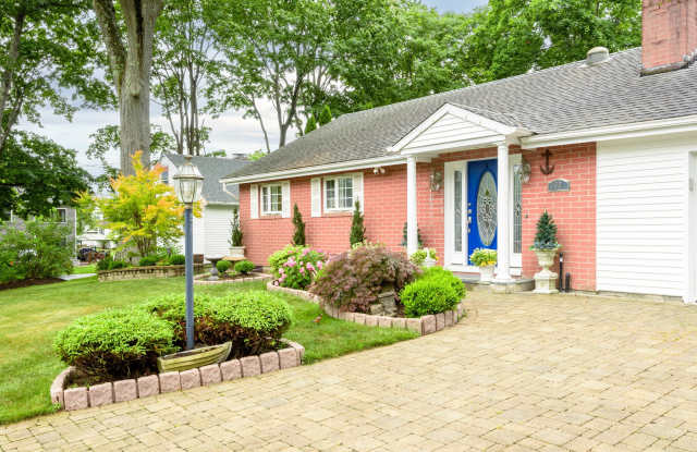 92 Grove Beach Road South photos photos