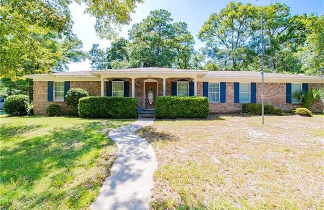 2704 Woodcliff Drive East photos photos