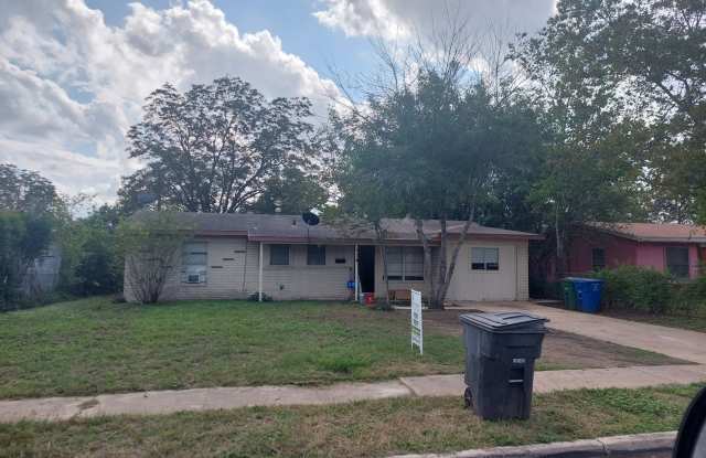 3 Bedroom 2 Bath with Bonus Room near Brooks City Base  South Park Mall photos photos