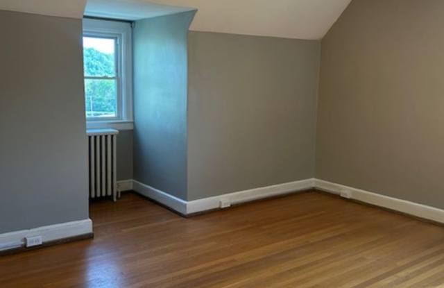1301 Pickett Street Gallery 3