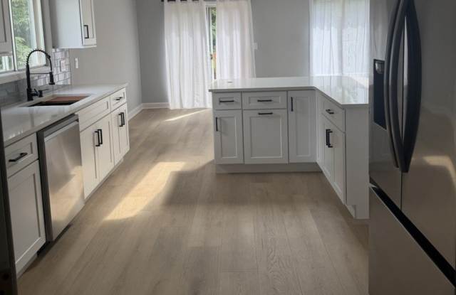 2436 W Salem Court Gallery 3