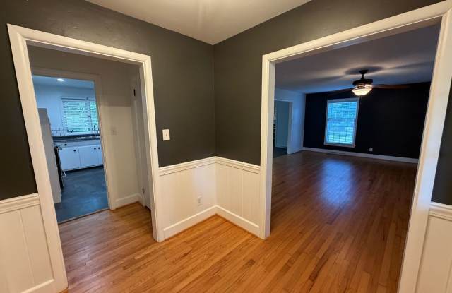 3BR Home with Sunroom & Carport Gallery 4