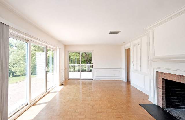 Peaceful and Private Pet-Friendly Home Gallery 3