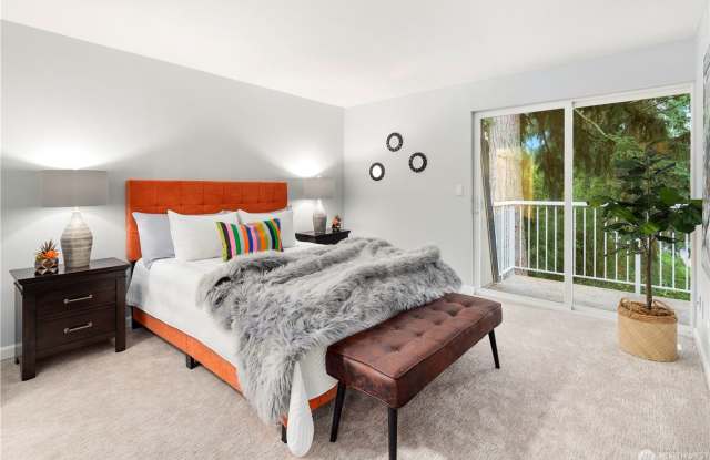 2 Bedroom Top-Floor Unit in Juanita Gallery 3