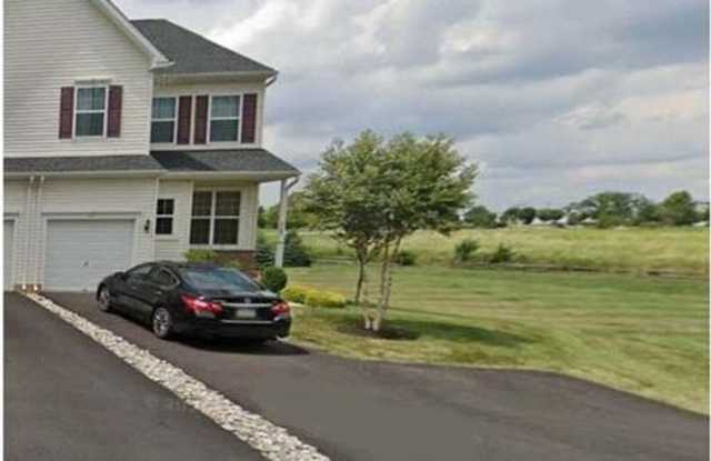 985 King Way - 985 King Way, Breinigsville, PA 18031