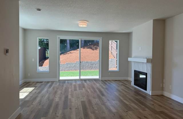 Beautiful Three Bedroom New Construction Home For Rent Gallery 4