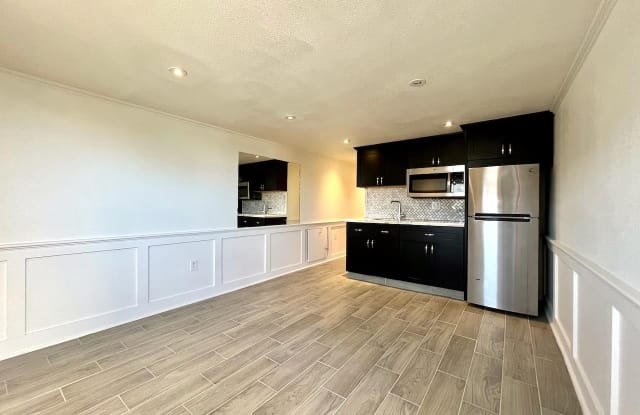 981 Ingerson AVE A - 981 Ingerson Avenue, San Francisco, CA 94124