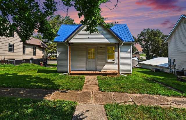 Charming 2 Bedroom with Washer & Dryer Gallery 1