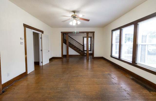 6 Bedroom Home Close to Campus! Gallery 4