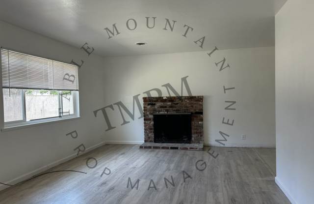 2262 Las Plumas Ave. - Ready for Rent!! Gallery 4